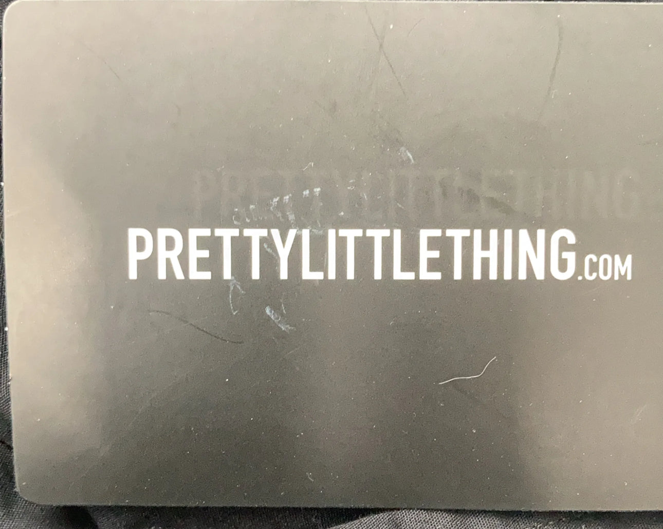 PRETTYLITTLETHING ruha, S