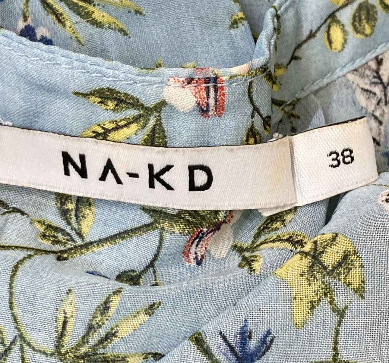 NA-KD ruha, M