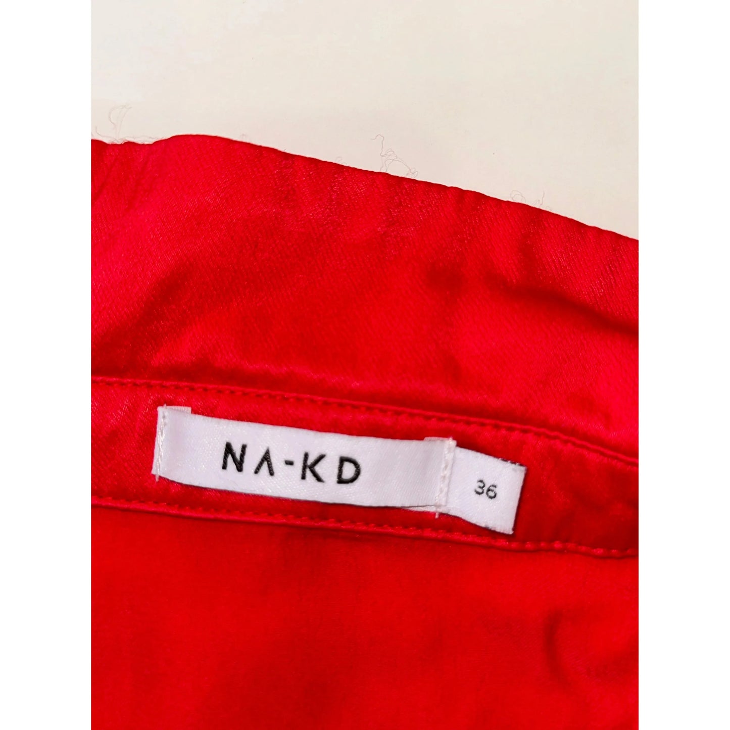 NA-KD ruha, S