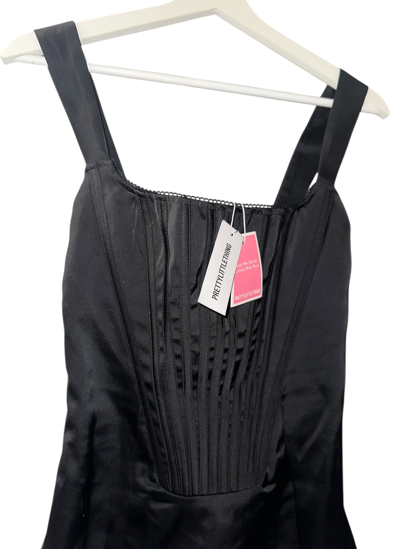 PRETTYLITTLETHING ruha, S