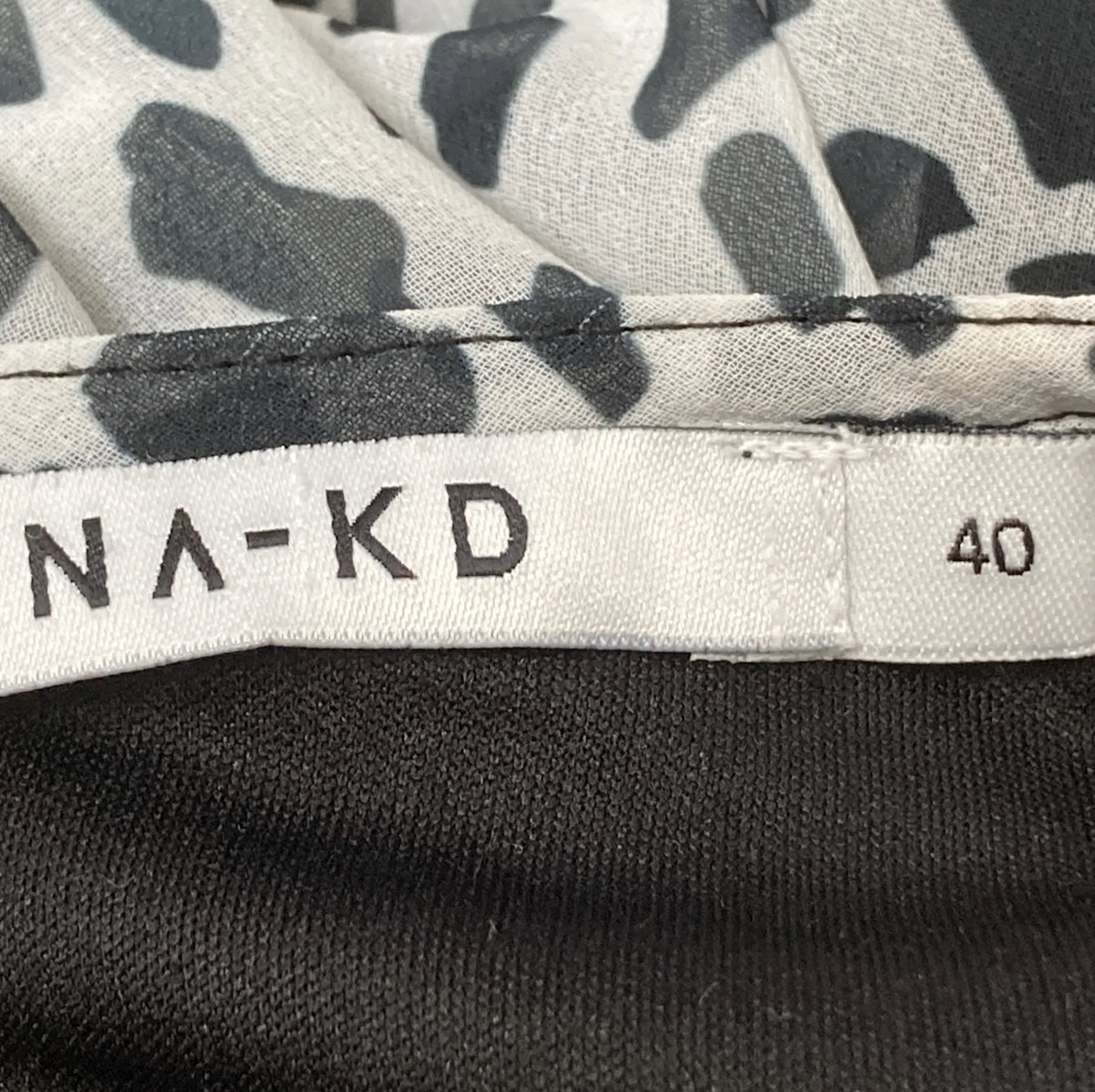 NA-KD ruha, L