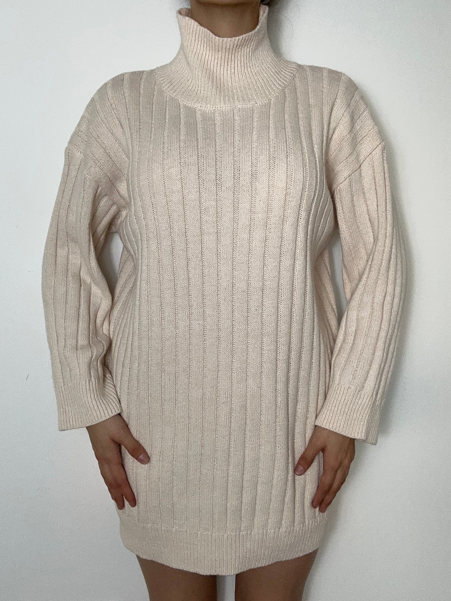 NONAME ruha, M