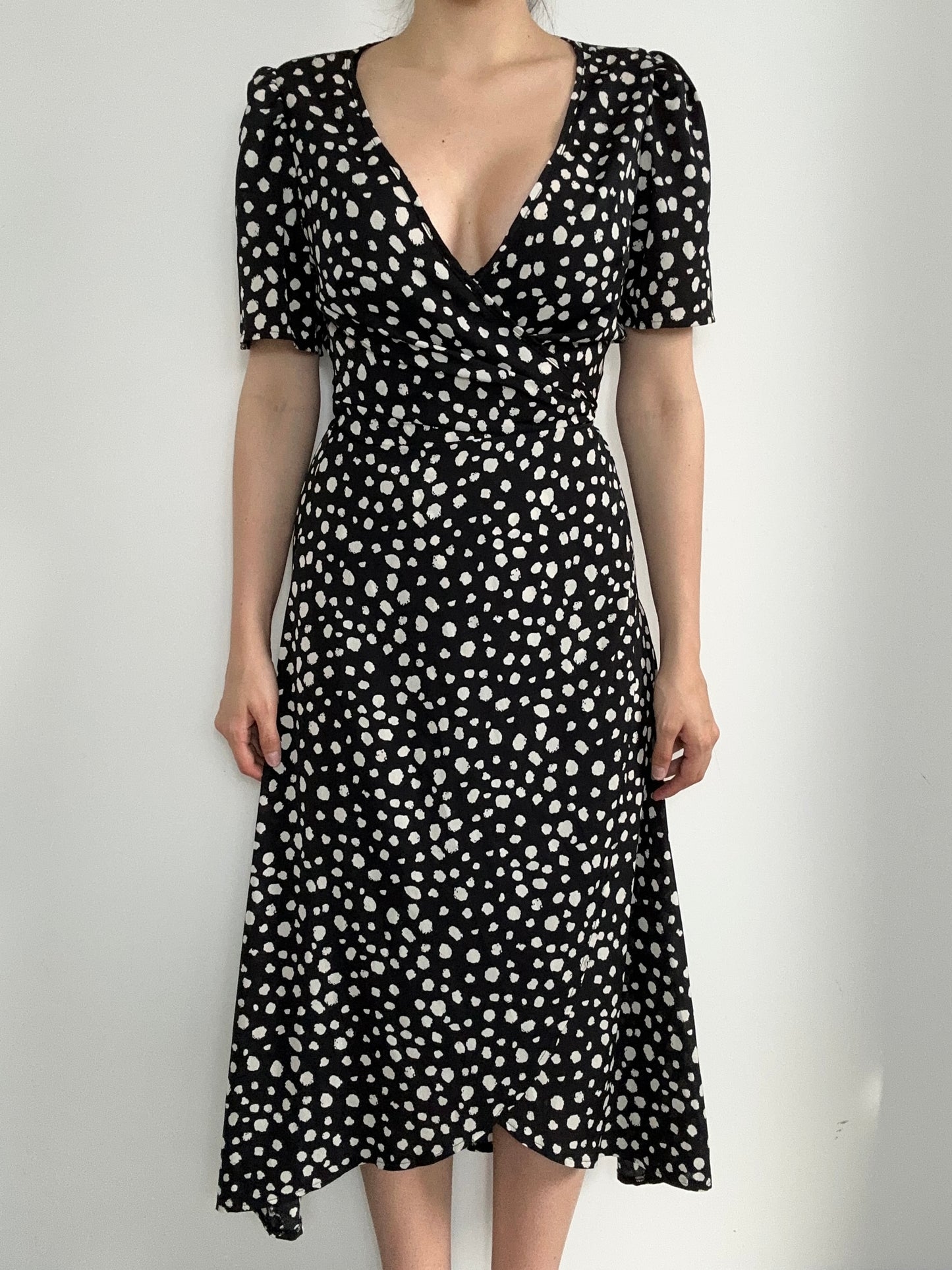 NONAME ruha, M